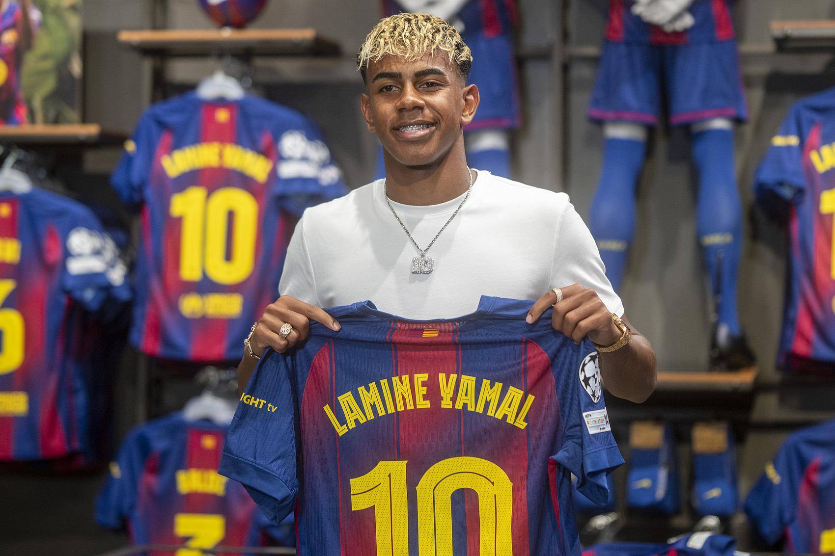 巴萨上架亚马尔神秘印号球衣新赛季改穿10号的简单介绍 第1张 巴萨上架亚马尔神秘印号球衣新赛季改穿10号的简单介绍 第1张