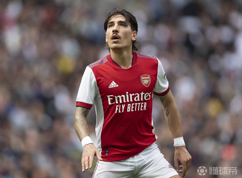 关于伯纳尔对1月租借离队持开放态度由于在巴萨出场时间不足的信息  第1张