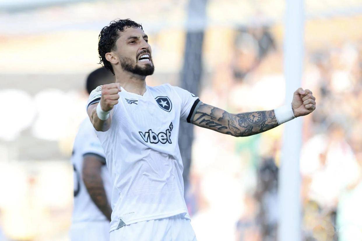 梅西不满球队战平帕尔梅拉斯赛后失落离场的简单介绍