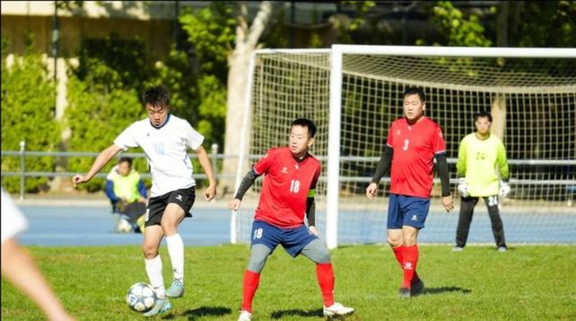 李霄鹏:球迷应该对球员保持宽容海牛逆转国安的简单介绍 第2张 李霄鹏:球迷应该对球员保持宽容海牛逆转国安的简单介绍 第2张