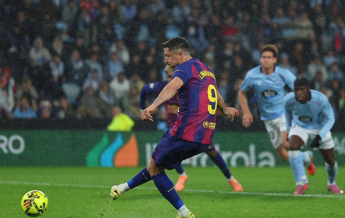 西甲塞尔塔2-4巴塞罗那莱万帽子戏法的简单介绍