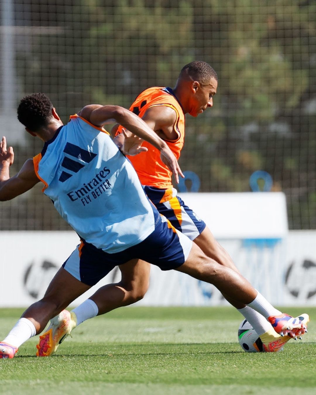 姆巴佩晒回归皇马训练照因肠胃炎缺席了前两场比赛的简单介绍