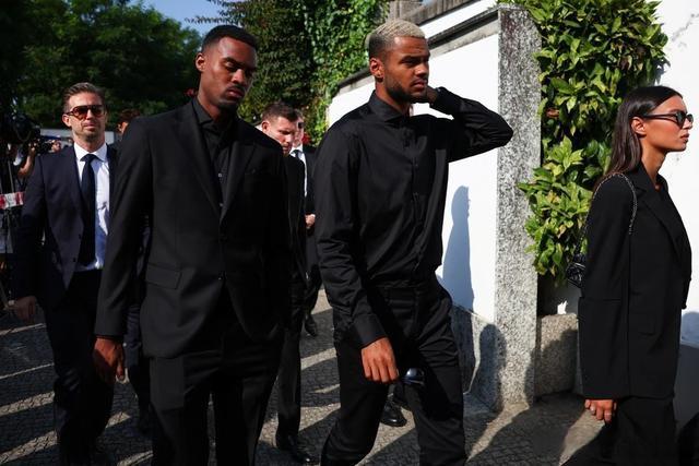 关于狼队球迷莫利纽球场悼念若塔若塔曾为狼队效力三年的信息 第2张 关于狼队球迷莫利纽球场悼念若塔若塔曾为狼队效力三年的信息 第2张