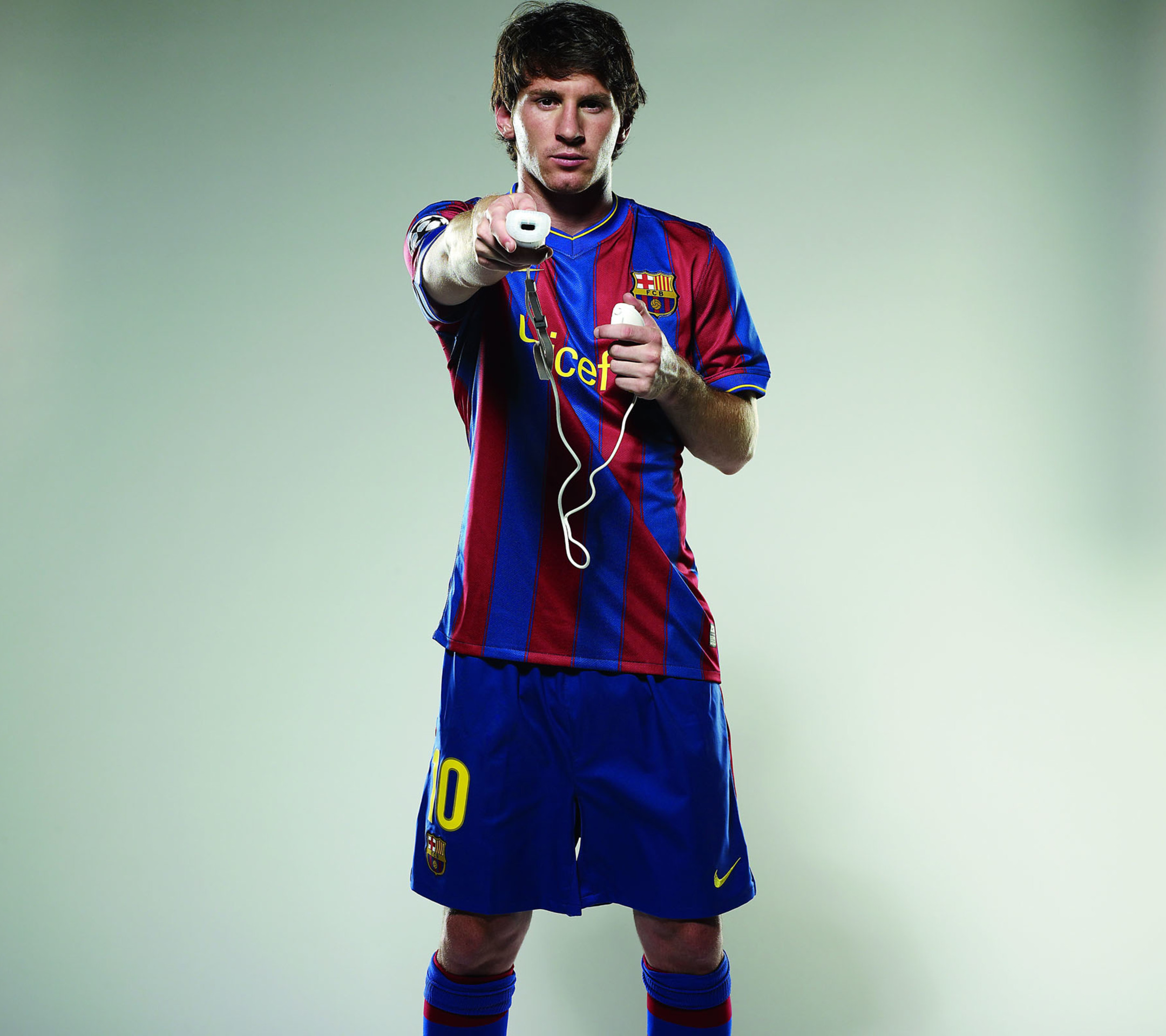 包含梅西晒照纪念巴萨首秀21周年17岁梅西迎来首秀的词条