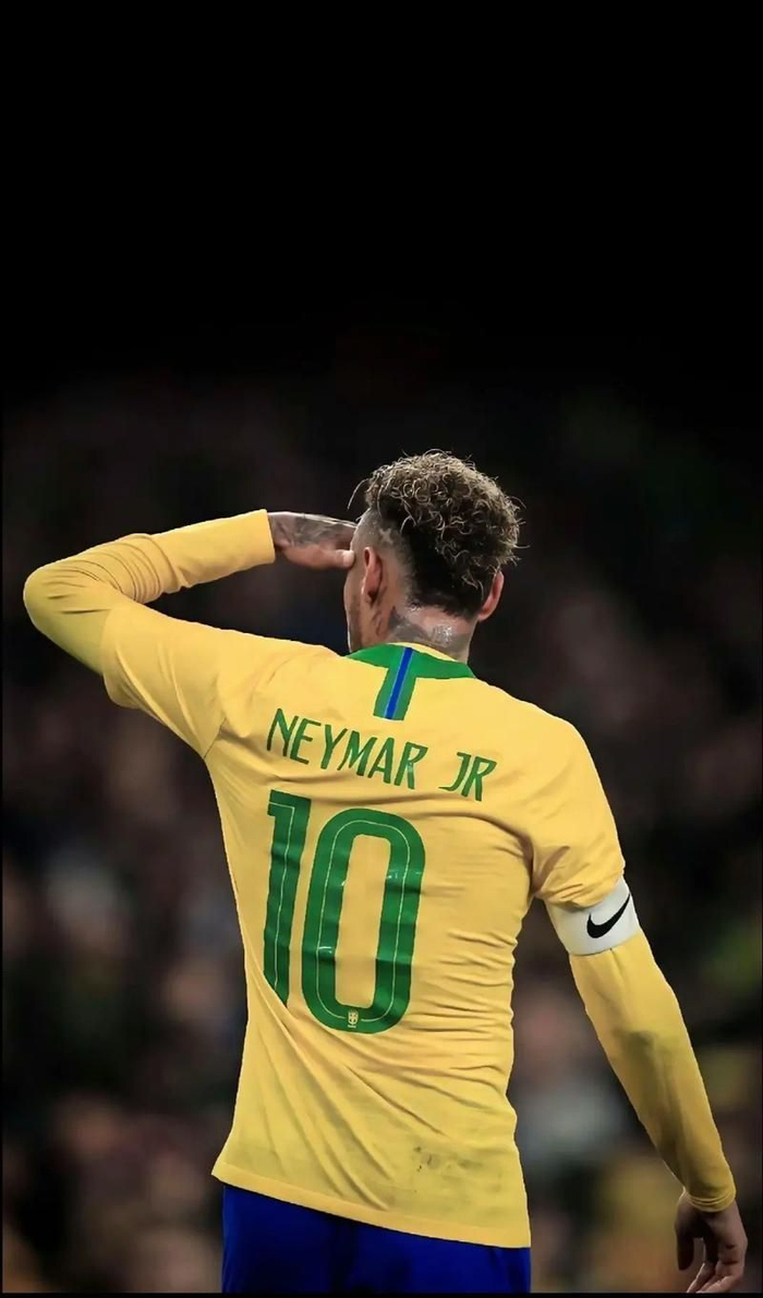 包含内马尔复出献绝杀达成700球里程碑的词条