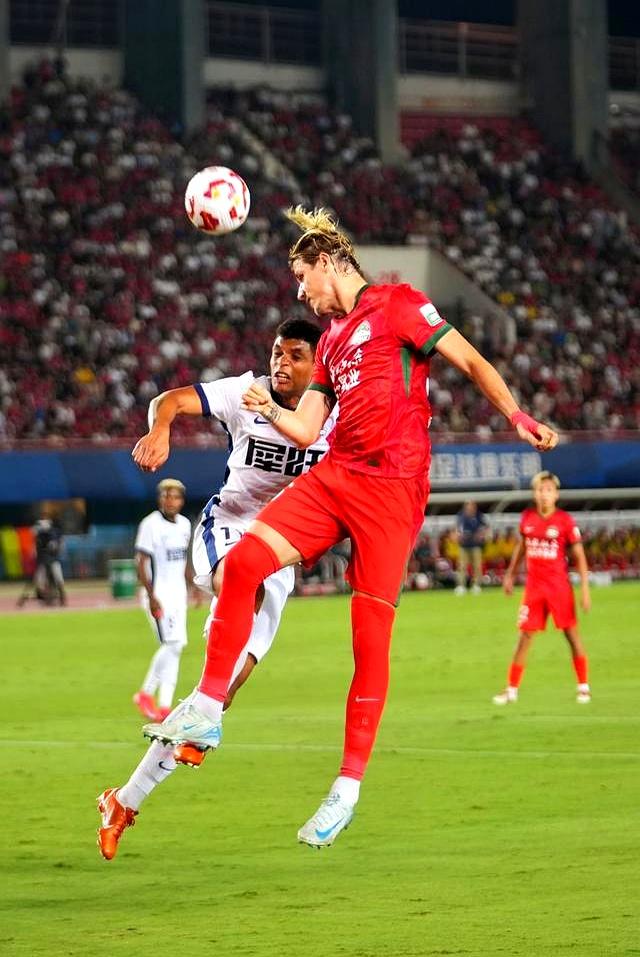 中超河南队1-1梅州客家阿奇姆彭破门莫里斯扳平的简单介绍  第1张