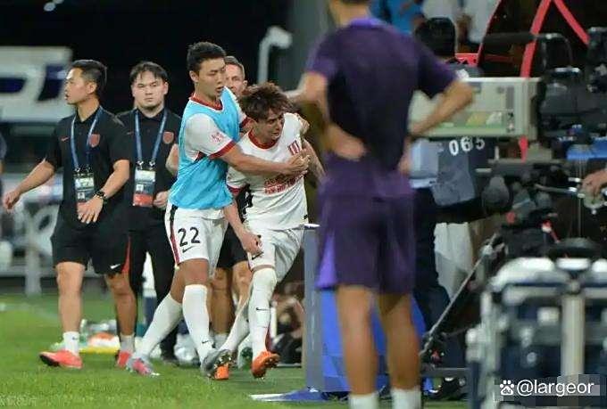 关于中超联赛天津赛区被通报批评因球迷侮辱韦世豪的信息 第1张 关于中超联赛天津赛区被通报批评因球迷侮辱韦世豪的信息 第1张