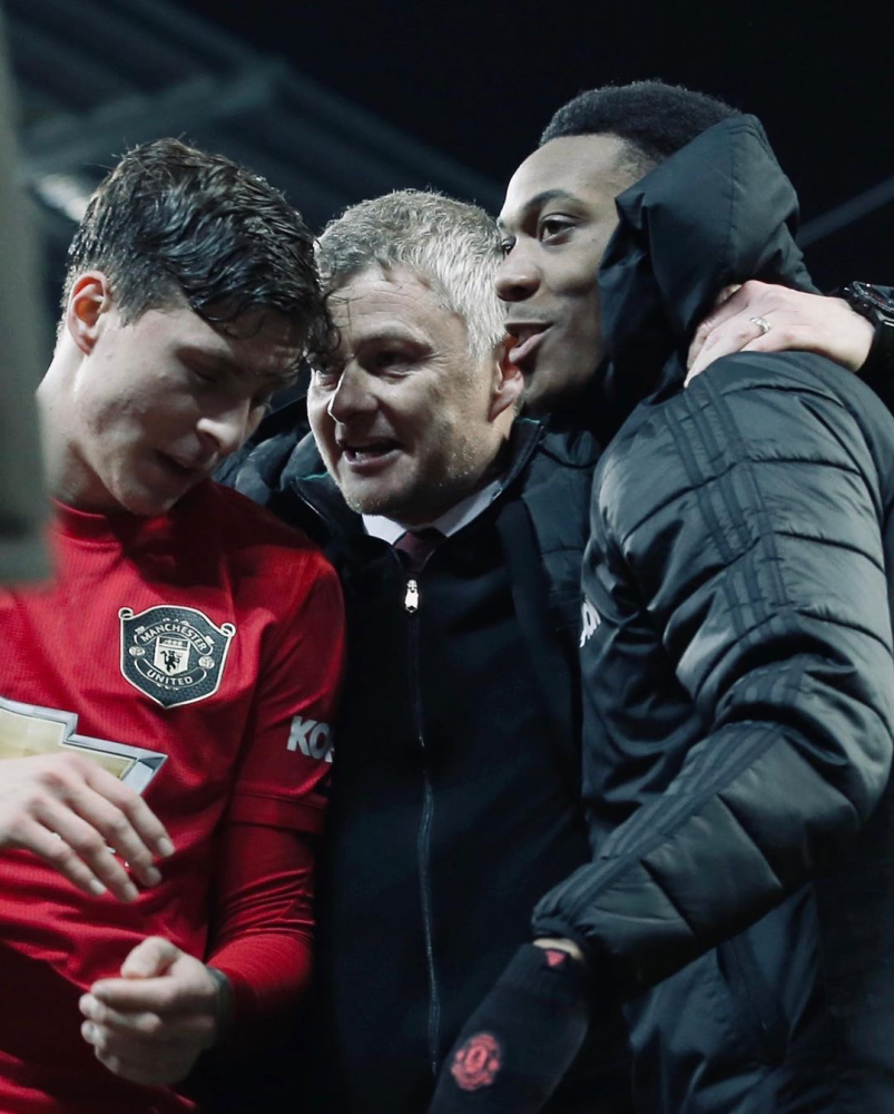 包含勒沃库森与林德洛夫谈判滕哈格盼师徒重聚的词条  第2张