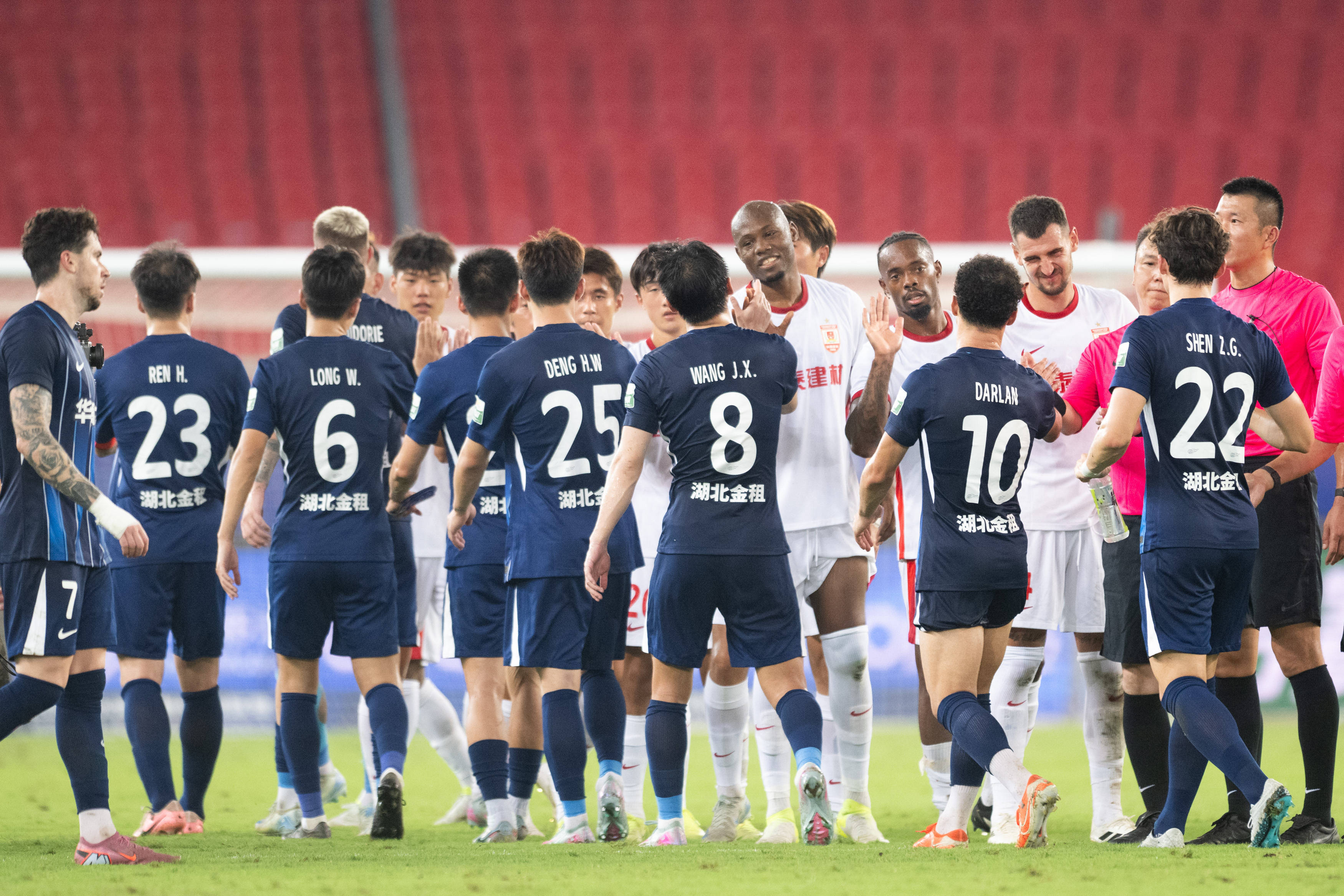 中超武汉三镇1-1青岛西海岸图多列破门段刘愚扳平的简单介绍 第2张 中超武汉三镇1-1青岛西海岸图多列破门段刘愚扳平的简单介绍 第2张