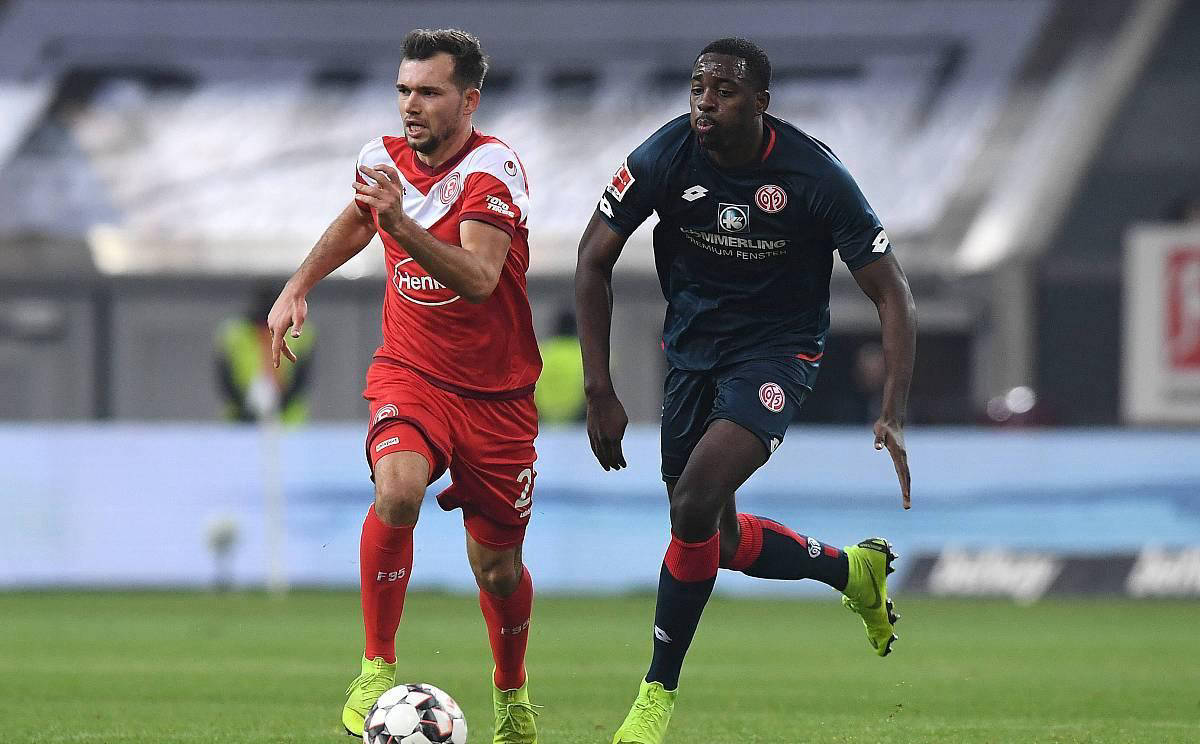 荷甲前进之鹰vs鹿特丹斯巴达前瞻预测两队迎来本赛季首次交手的简单介绍