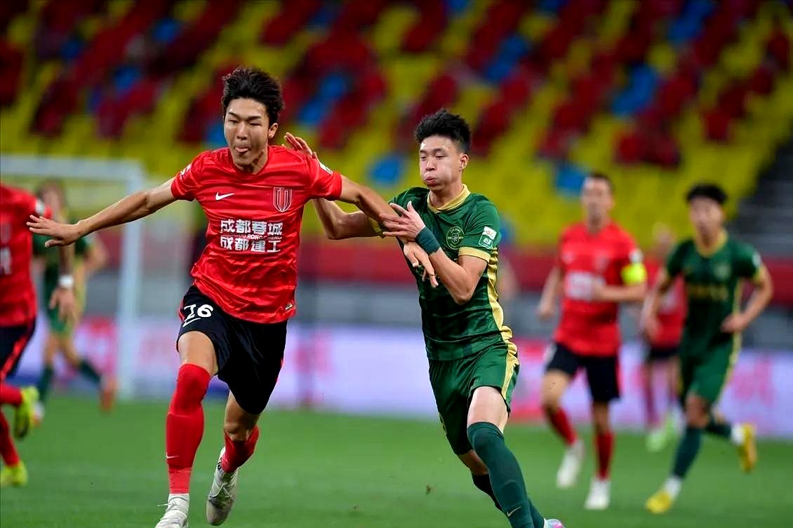 包含法兰克福希望截胡板仓滉球队将与荷甲豪门竞争球员的词条  第1张