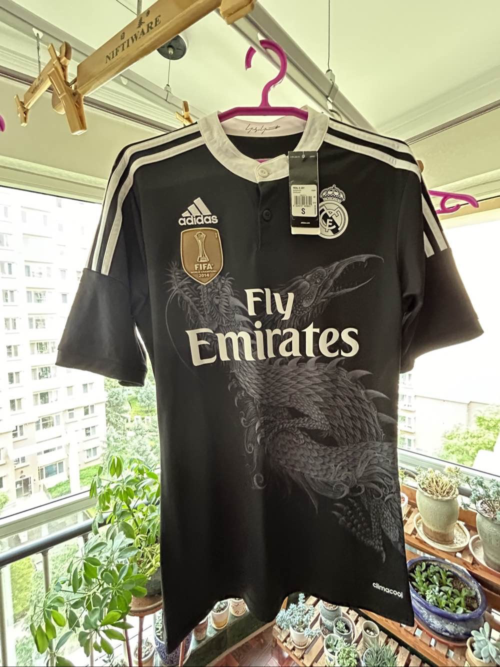 齐达内社媒晒身穿皇马球衣照片为皇马第三球衣的简单介绍 第1张 齐达内社媒晒身穿皇马球衣照片为皇马第三球衣的简单介绍 第1张