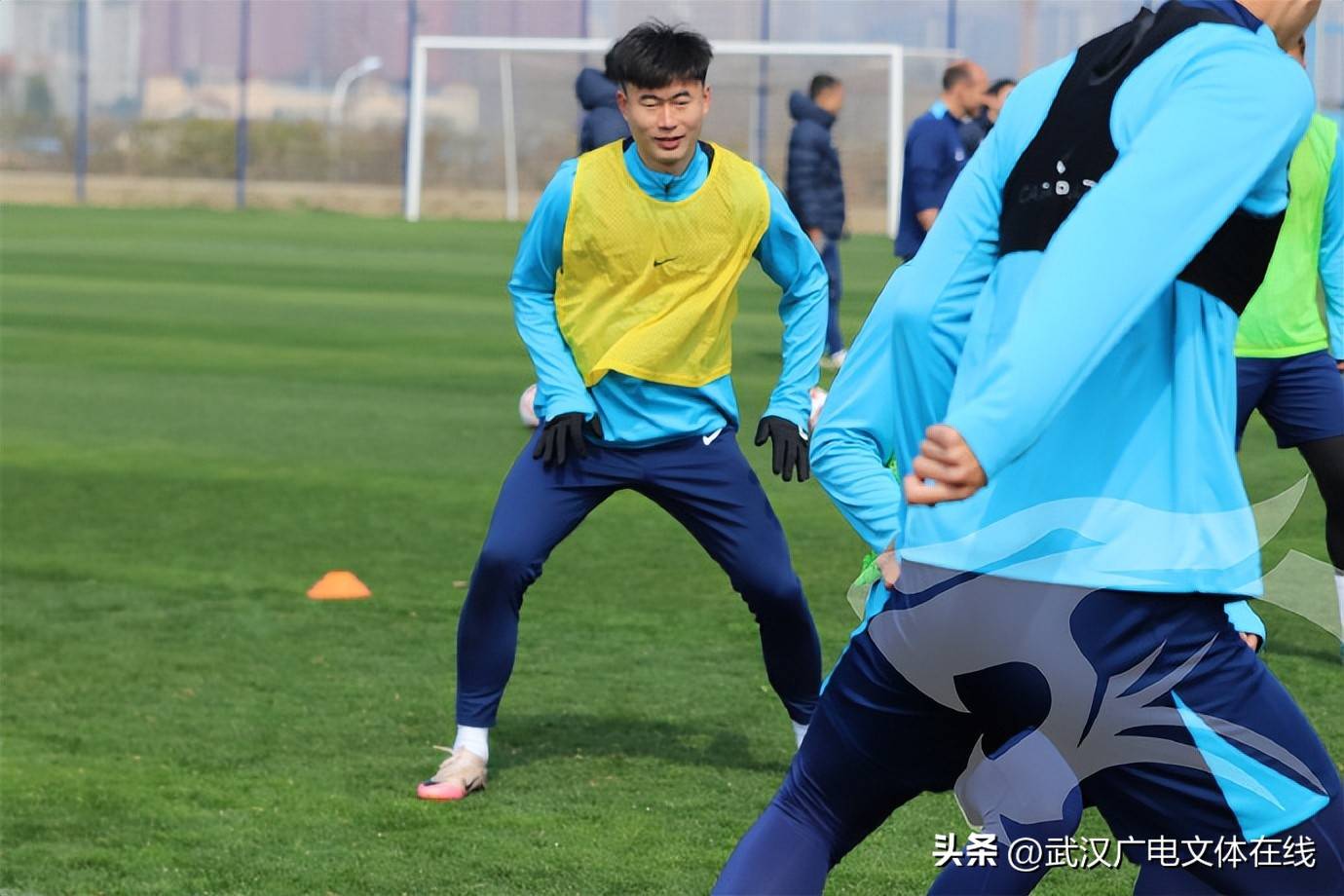 武汉三镇球员缅怀离世球迷手持球迷会员编号的简单介绍 第1张 武汉三镇球员缅怀离世球迷手持球迷会员编号的简单介绍 第1张