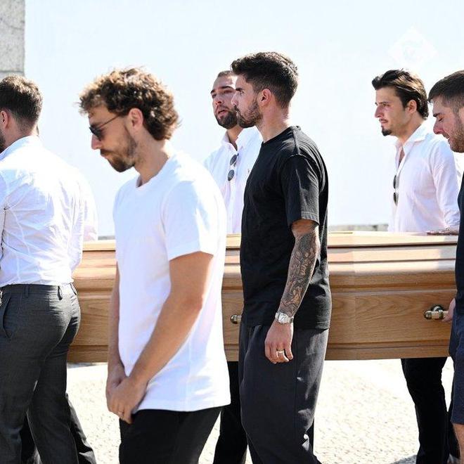 包含C罗缺席若塔葬礼背后原因引关注的词条 第2张 包含C罗缺席若塔葬礼背后原因引关注的词条 第2张