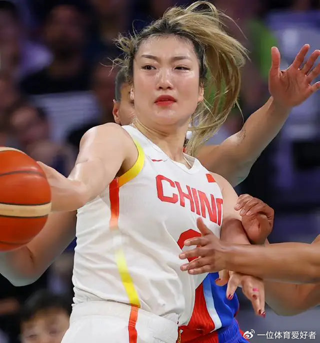 包含李梦缺席中国女篮热身赛首战16人大名单已出炉的词条