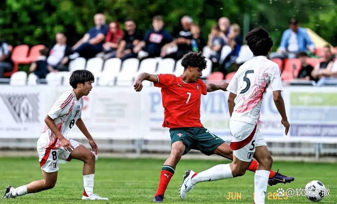 迷你罗身高已超过C罗合影配文有其父必有其子的简单介绍 第2张 迷你罗身高已超过C罗合影配文有其父必有其子的简单介绍 第2张